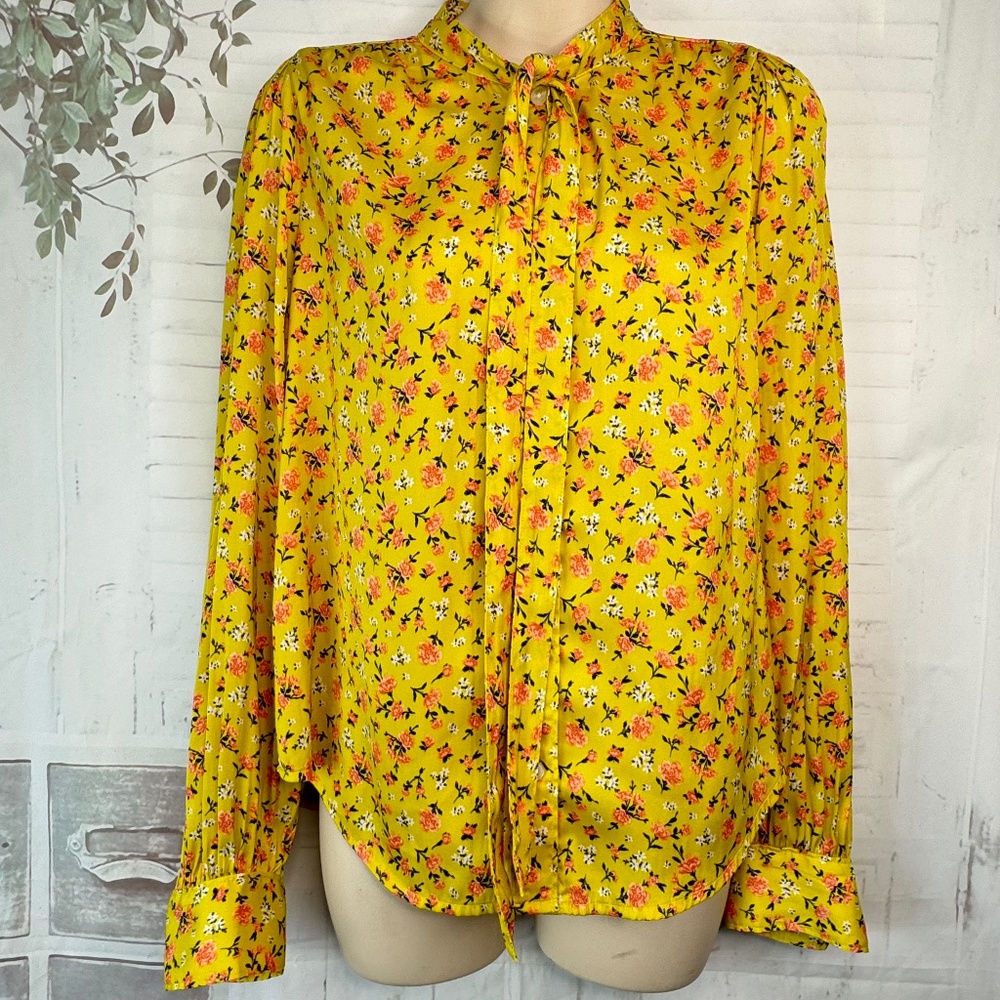 Levis Womens Yellow Floral Button Up LS Faux Satin Top Blouse Sz. Medium M USED